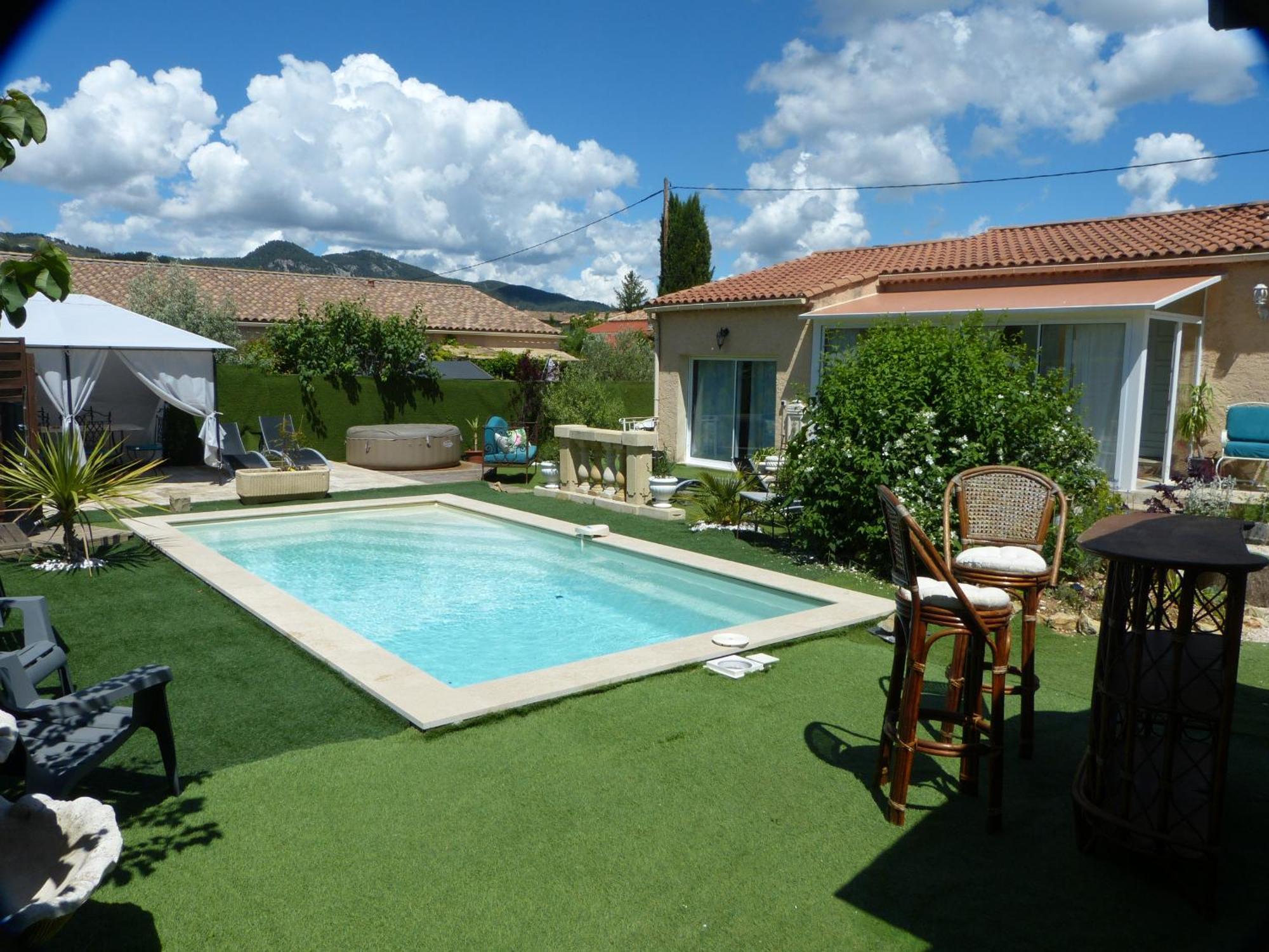 Eclats Du Sud Hebergements "Les Lavandes" Ou "Les Romarins" Meubles De Tourisme Classes 3 Etoiles オリオール 部屋 写真