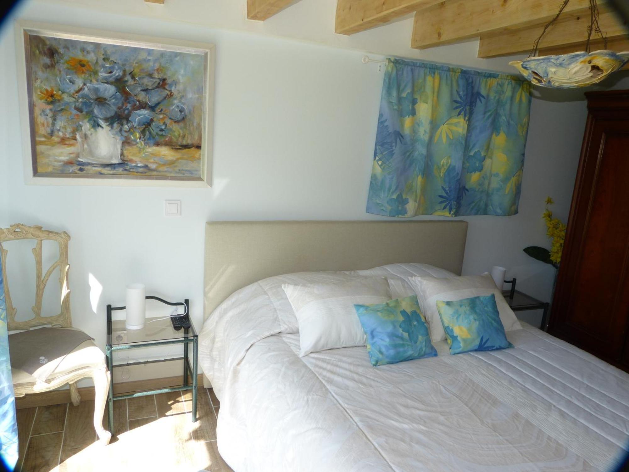 Eclats Du Sud Hebergements "Les Lavandes" Ou "Les Romarins" Meubles De Tourisme Classes 3 Etoiles オリオール 部屋 写真
